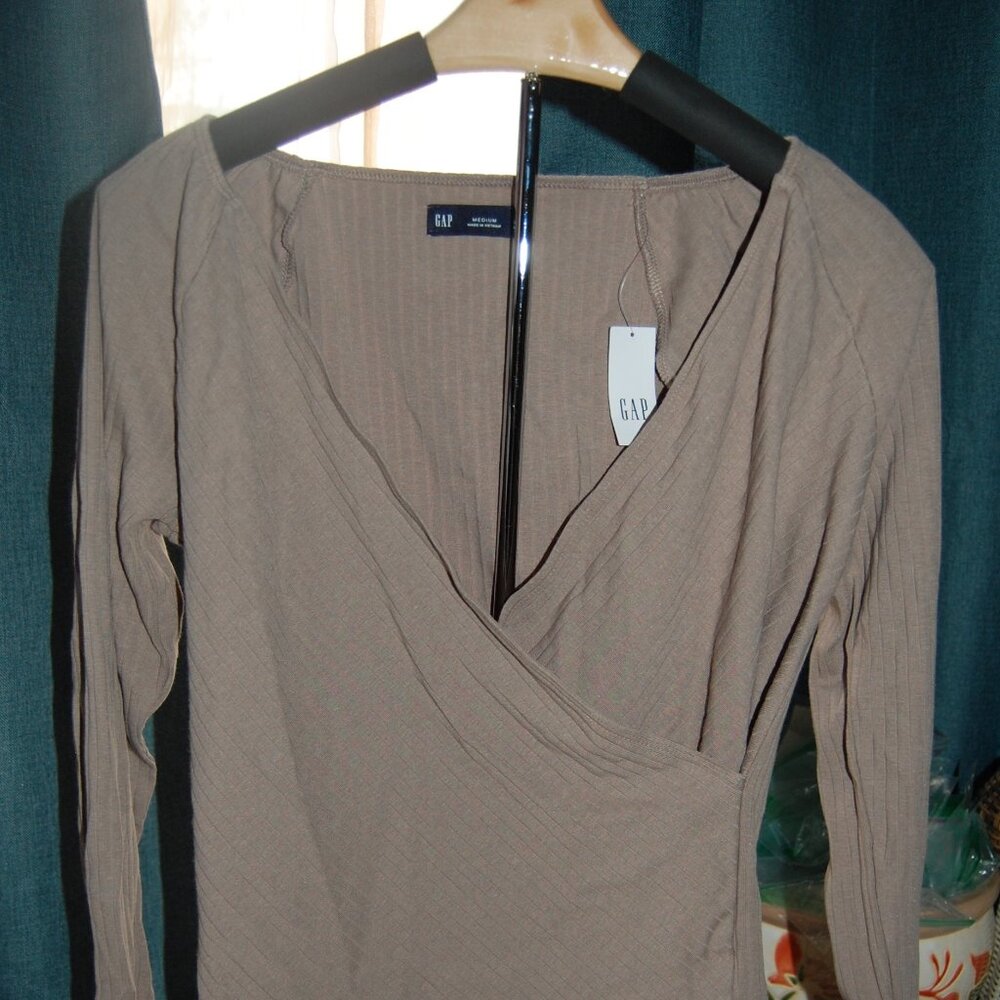 NEW GAP WRAP TOP SIZE MEDIUM -TAUPE